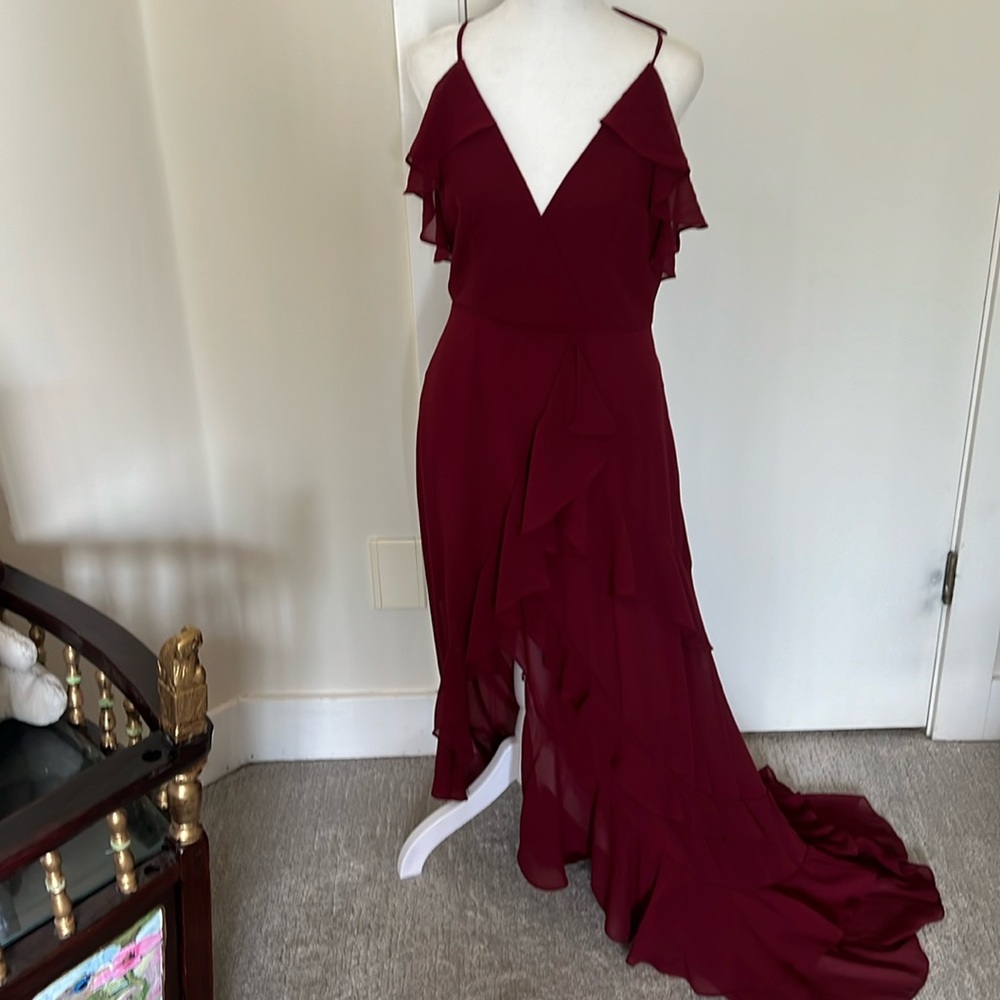 Strut & Bolt size small open slit ruffle front dress